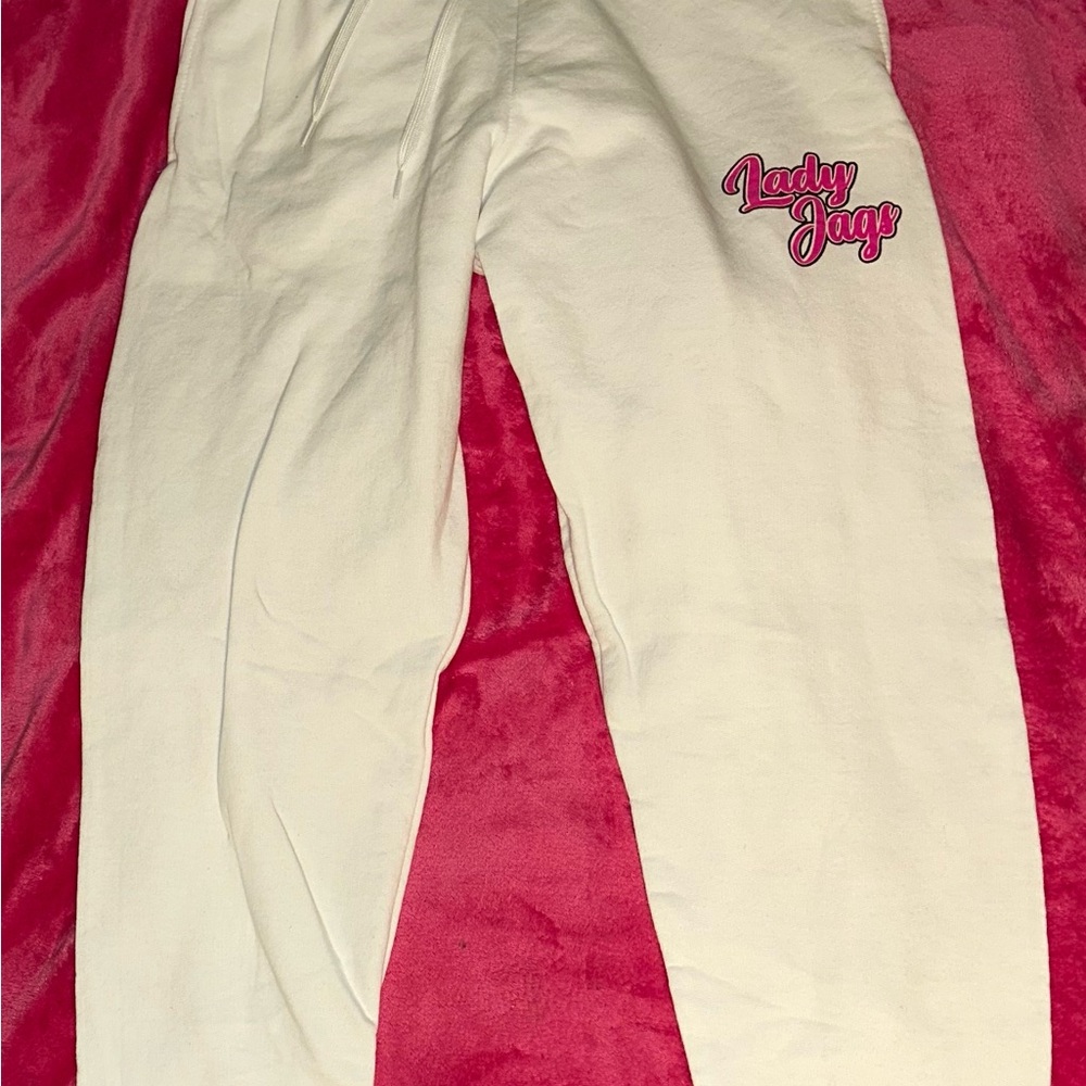 Lady jags White Sweatpants